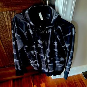 Athleta hooded sweatshirt size M. Good used condition. No stains or tears!